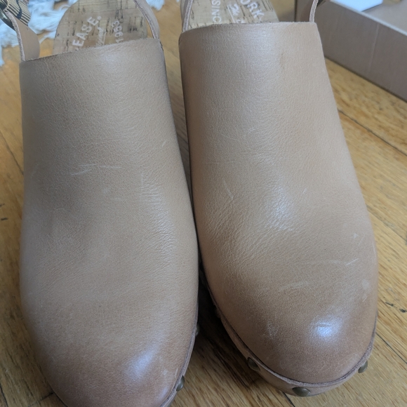 Women's Tan Leather Clogs - Picture 6 of 9